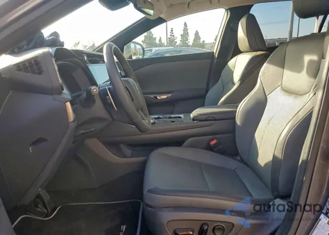 2024 Lexus Rz 300E z USA, uszkodzony, nr VIN JTJABABB2RA000685